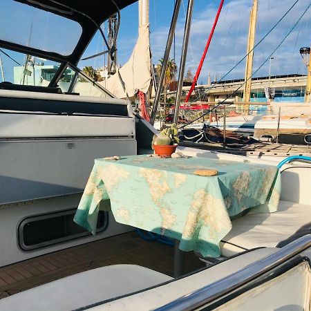 Yacht Experience Barcelona Hotel ซานต์อาเตรียเดเบซอซ ภายนอก รูปภาพ