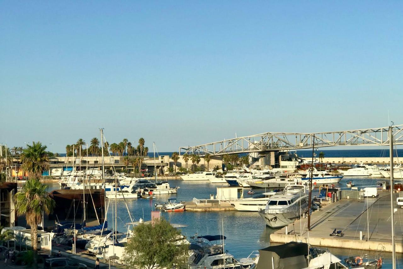 Yacht Experience Barcelona Hotel ซานต์อาเตรียเดเบซอซ ภายนอก รูปภาพ