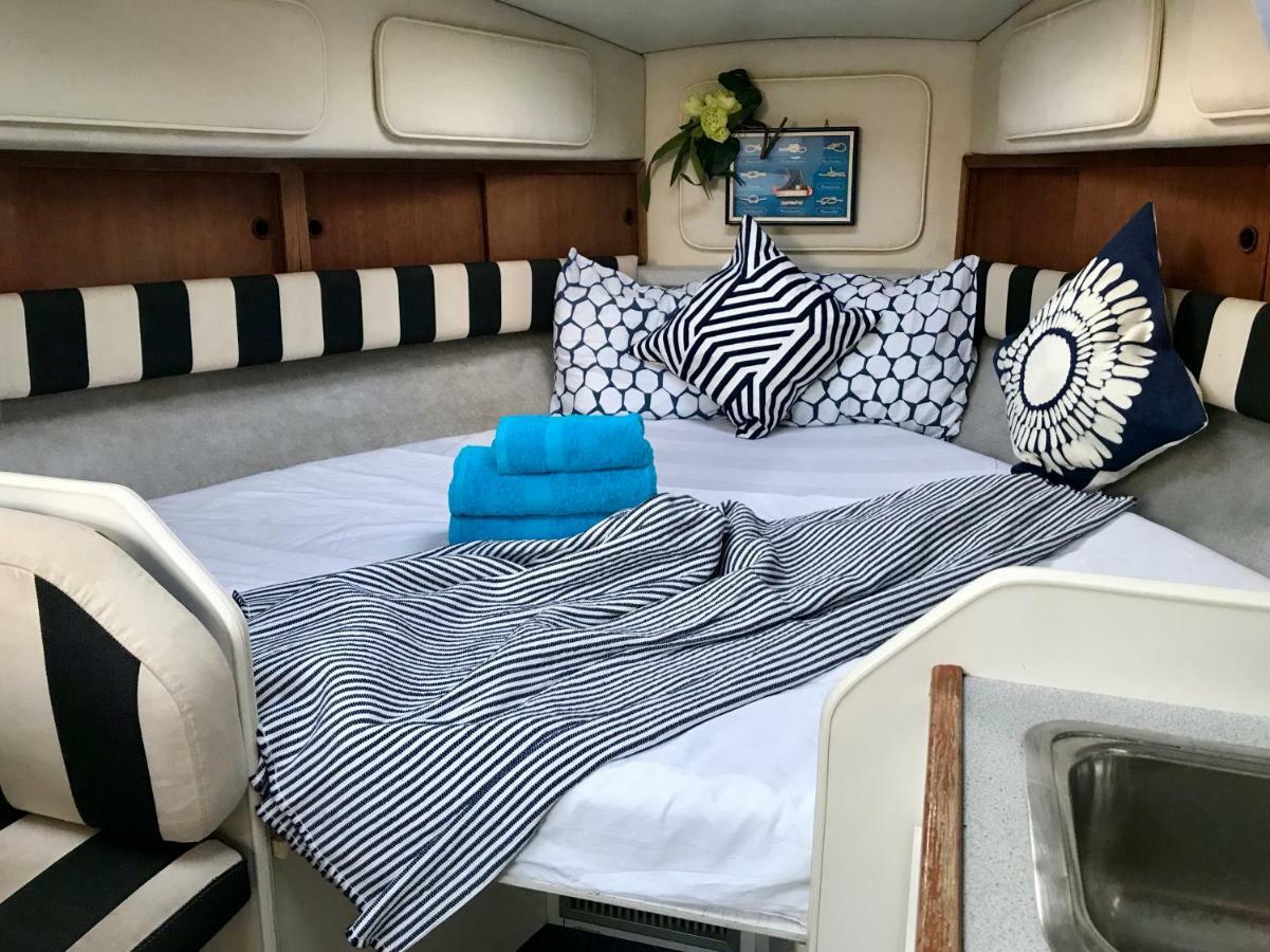 Yacht Experience Barcelona Hotel ซานต์อาเตรียเดเบซอซ ภายนอก รูปภาพ