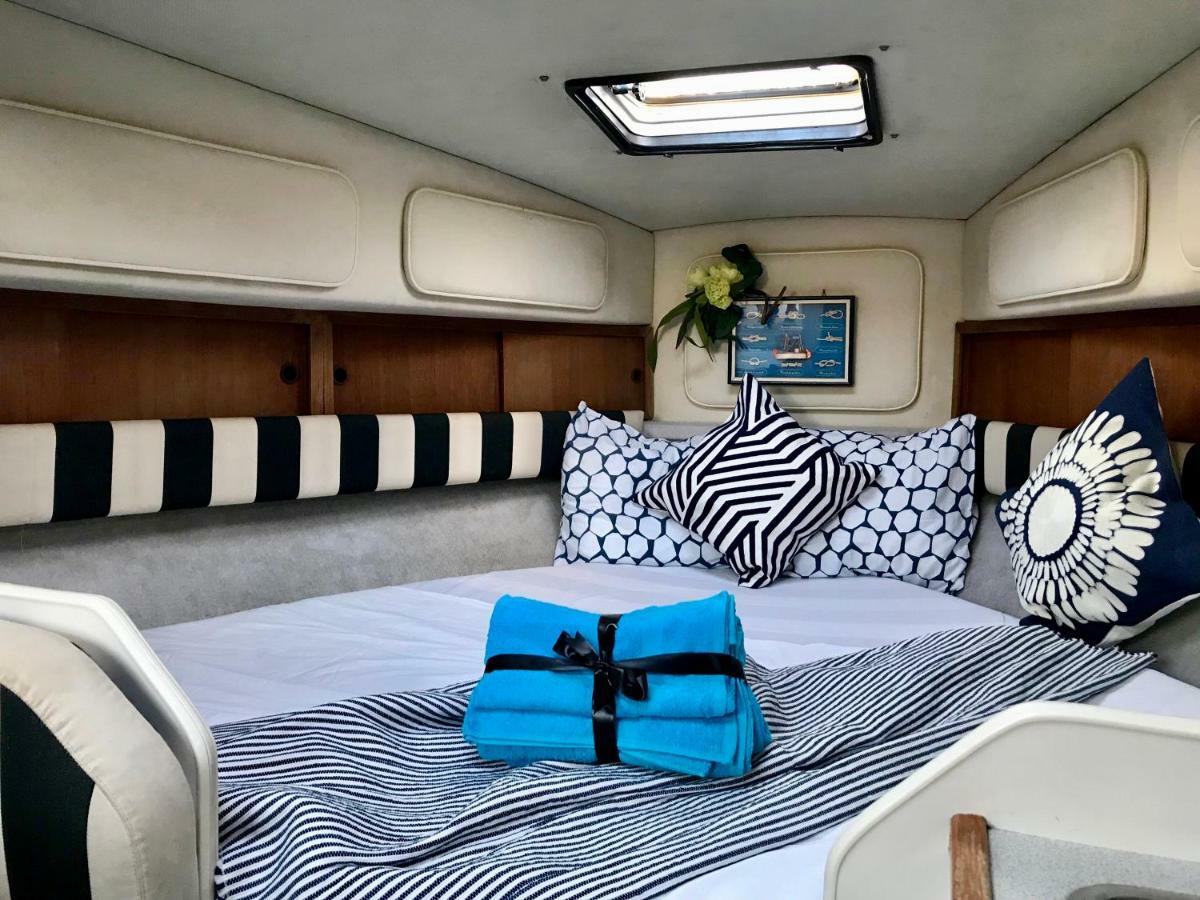 Yacht Experience Barcelona Hotel ซานต์อาเตรียเดเบซอซ ภายนอก รูปภาพ