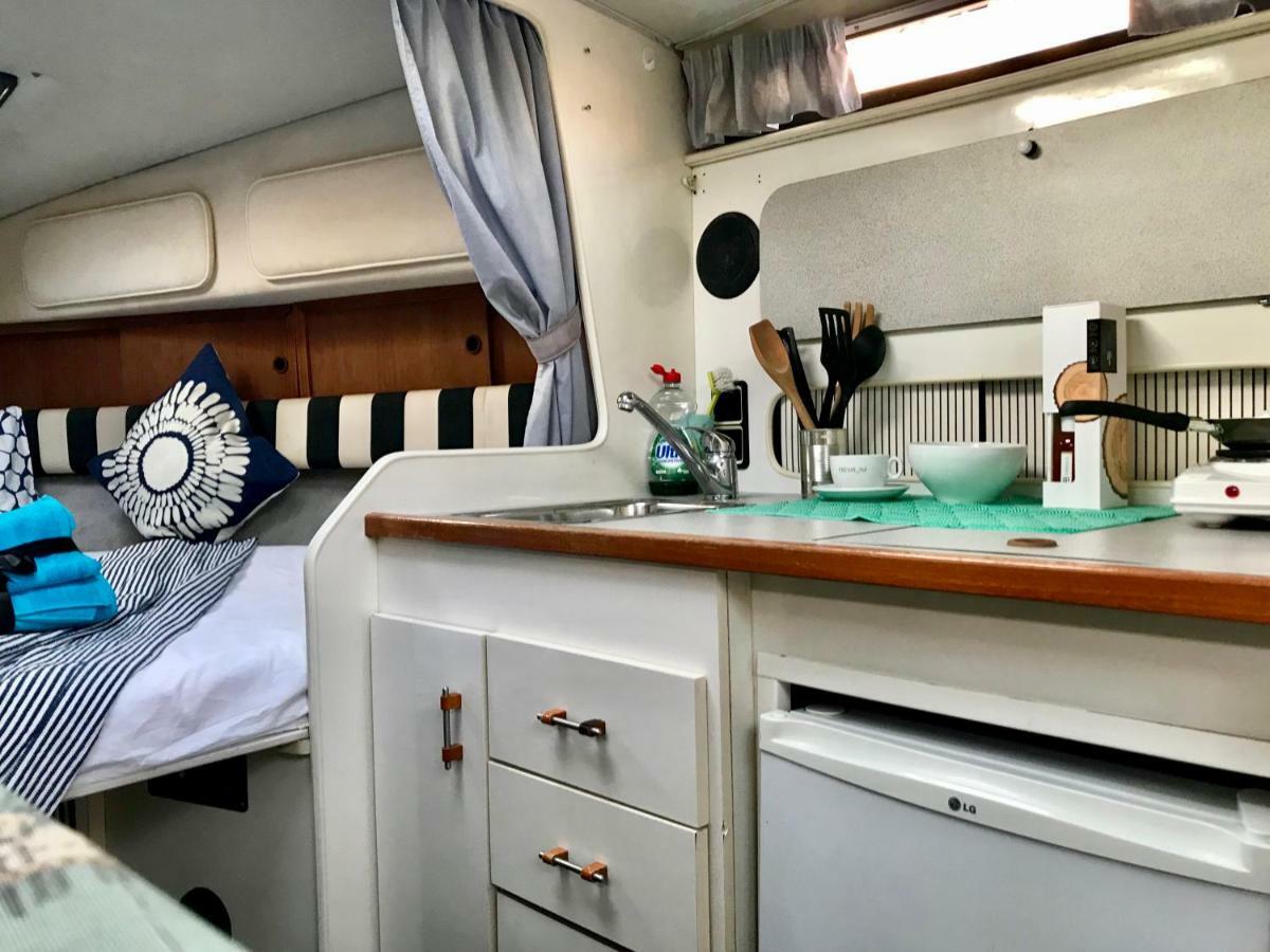 Yacht Experience Barcelona Hotel ซานต์อาเตรียเดเบซอซ ภายนอก รูปภาพ