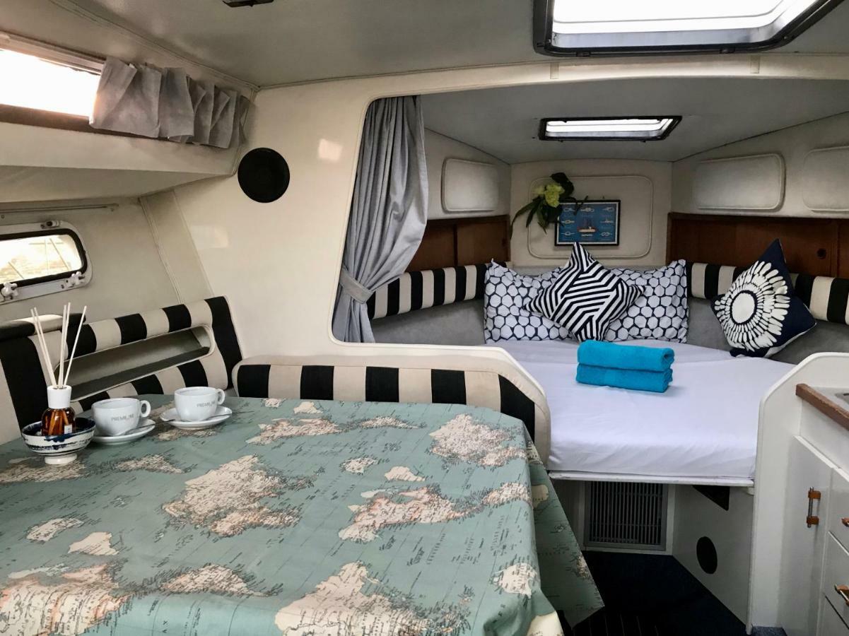 Yacht Experience Barcelona Hotel ซานต์อาเตรียเดเบซอซ ภายนอก รูปภาพ