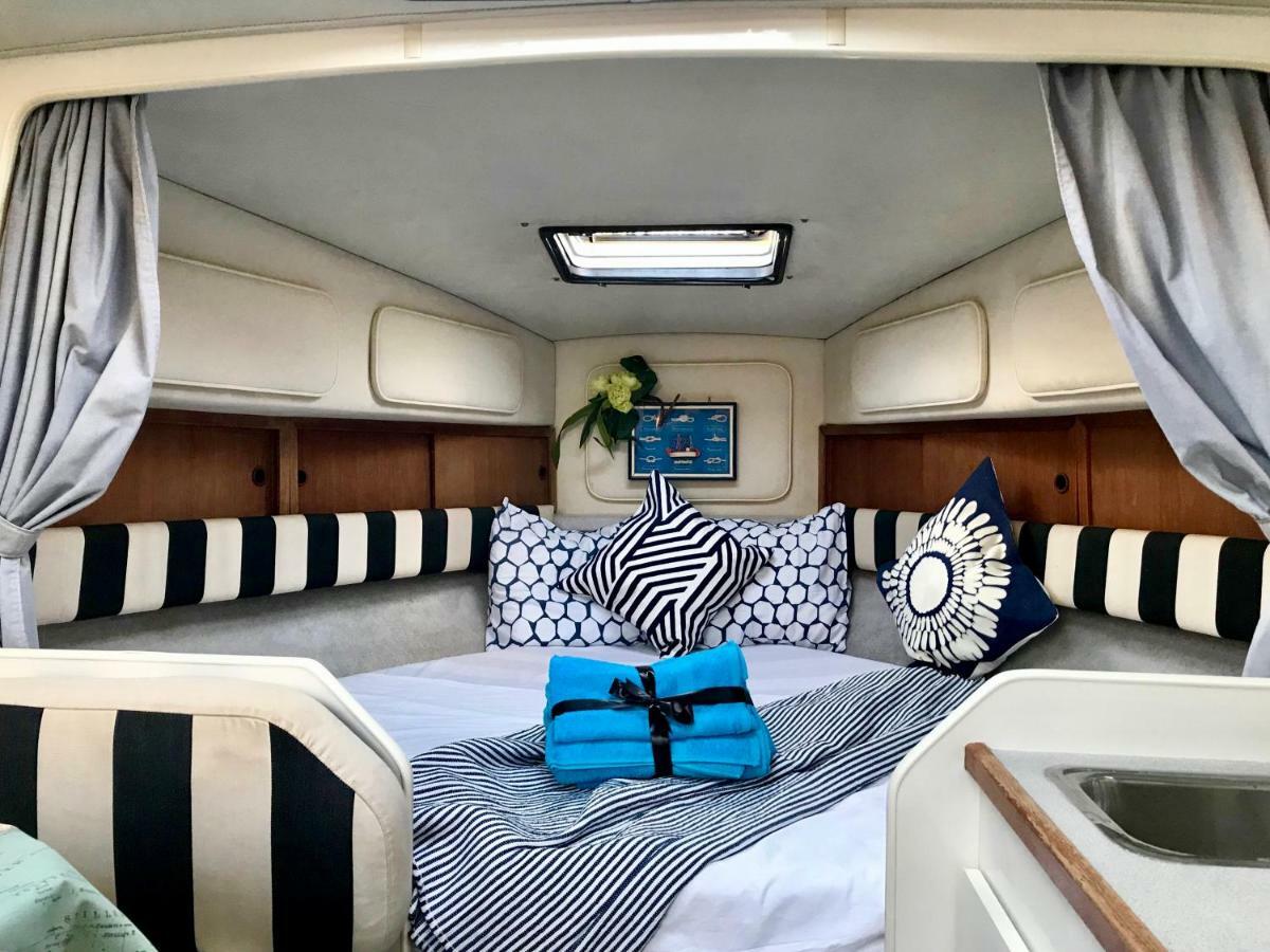 Yacht Experience Barcelona Hotel ซานต์อาเตรียเดเบซอซ ภายนอก รูปภาพ
