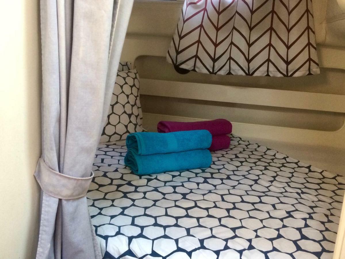 Yacht Experience Barcelona Hotel ซานต์อาเตรียเดเบซอซ ภายนอก รูปภาพ