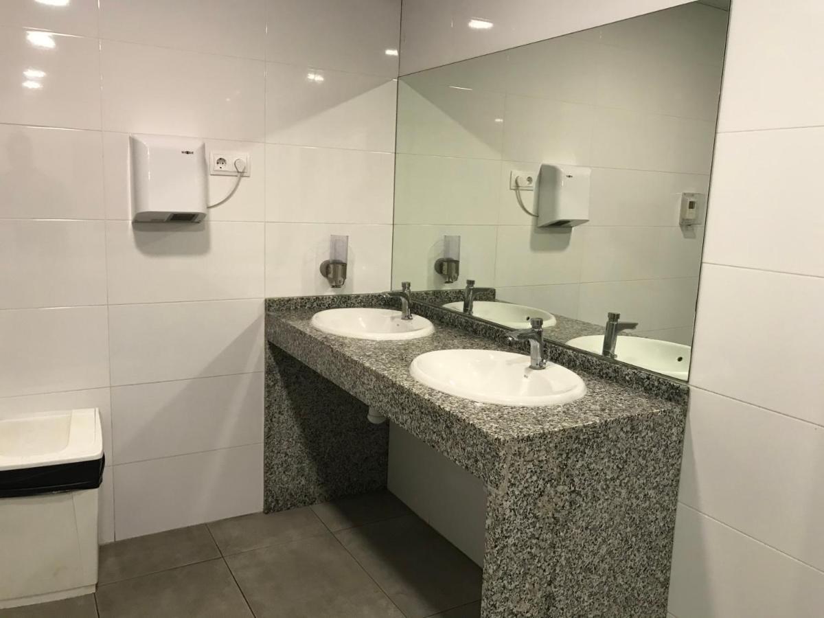 Yacht Experience Barcelona Hotel ซานต์อาเตรียเดเบซอซ ภายนอก รูปภาพ