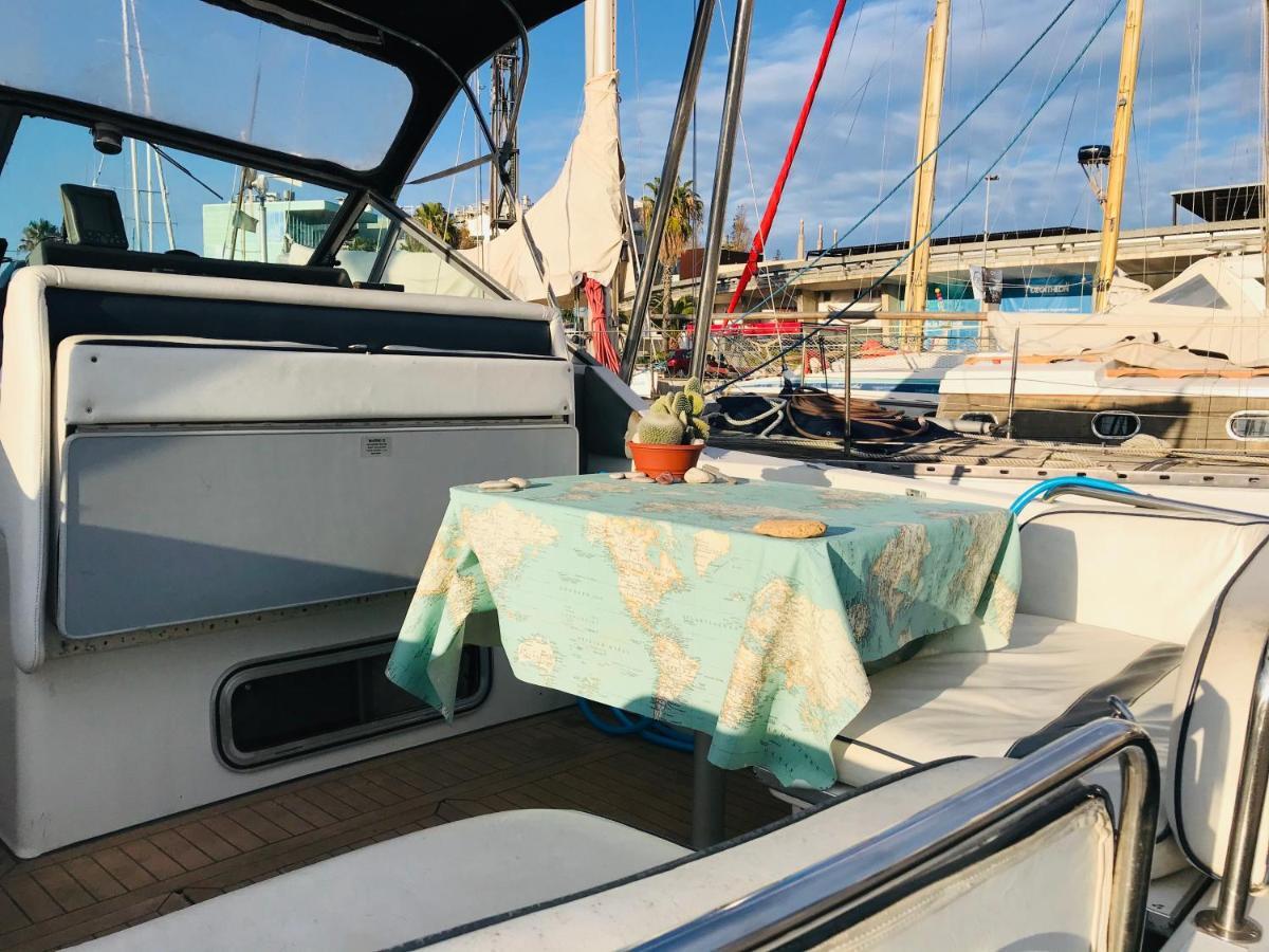 Yacht Experience Barcelona Hotel ซานต์อาเตรียเดเบซอซ ภายนอก รูปภาพ